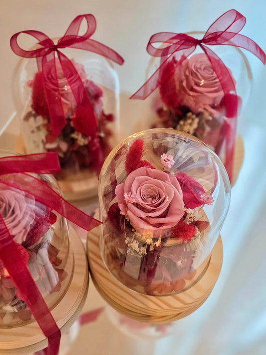 Long-lasting preserved flower dome suitable for Valentine’s gifting