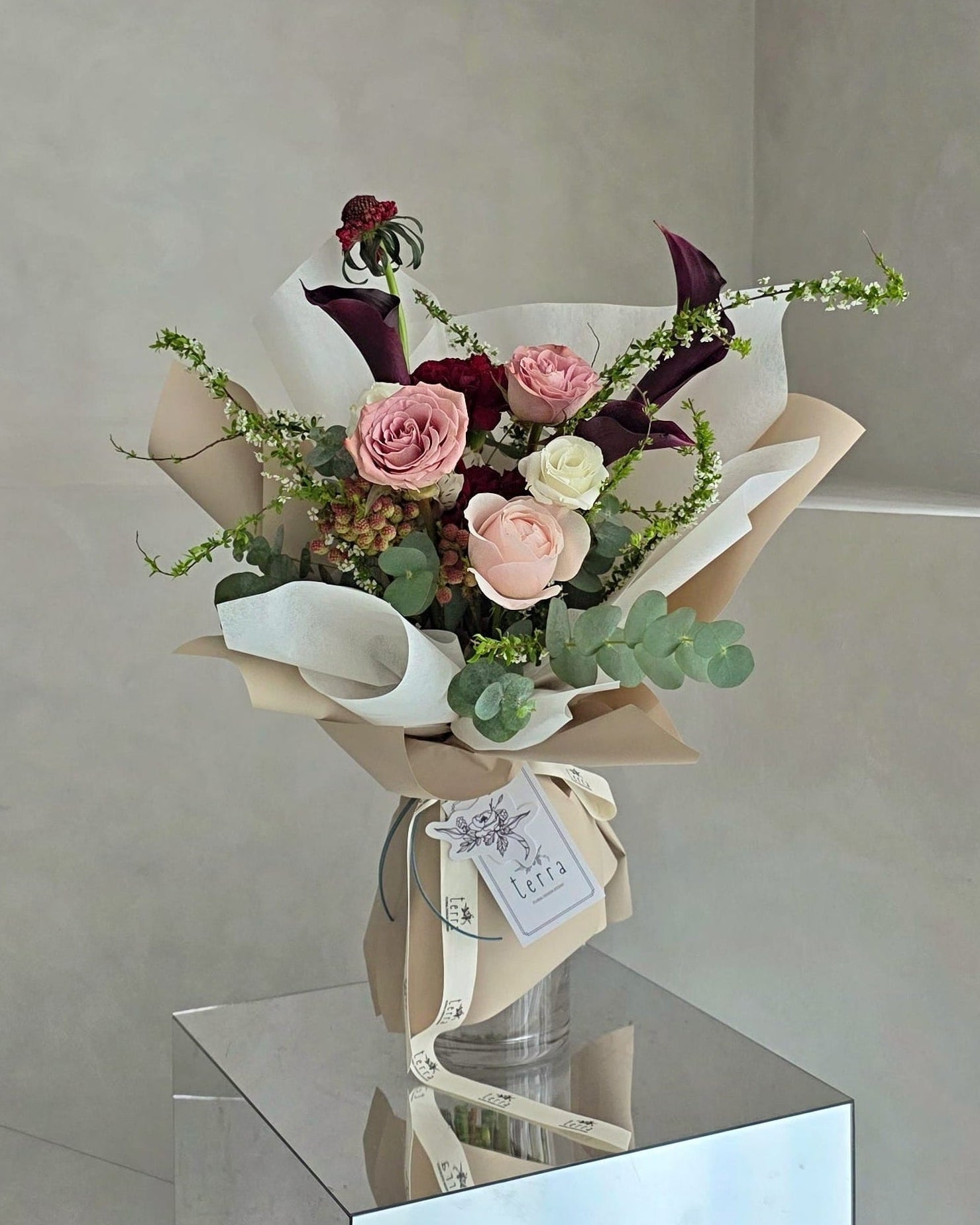 Winter Calla calla lily and garden rose arrangement in korean floral design style