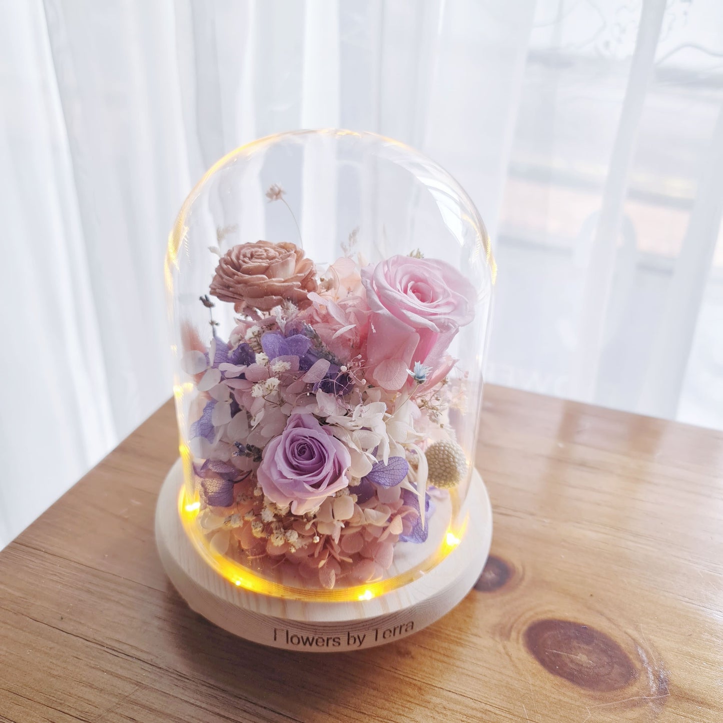 enchanté Lighted Dome with Preserved and Dried Blooms