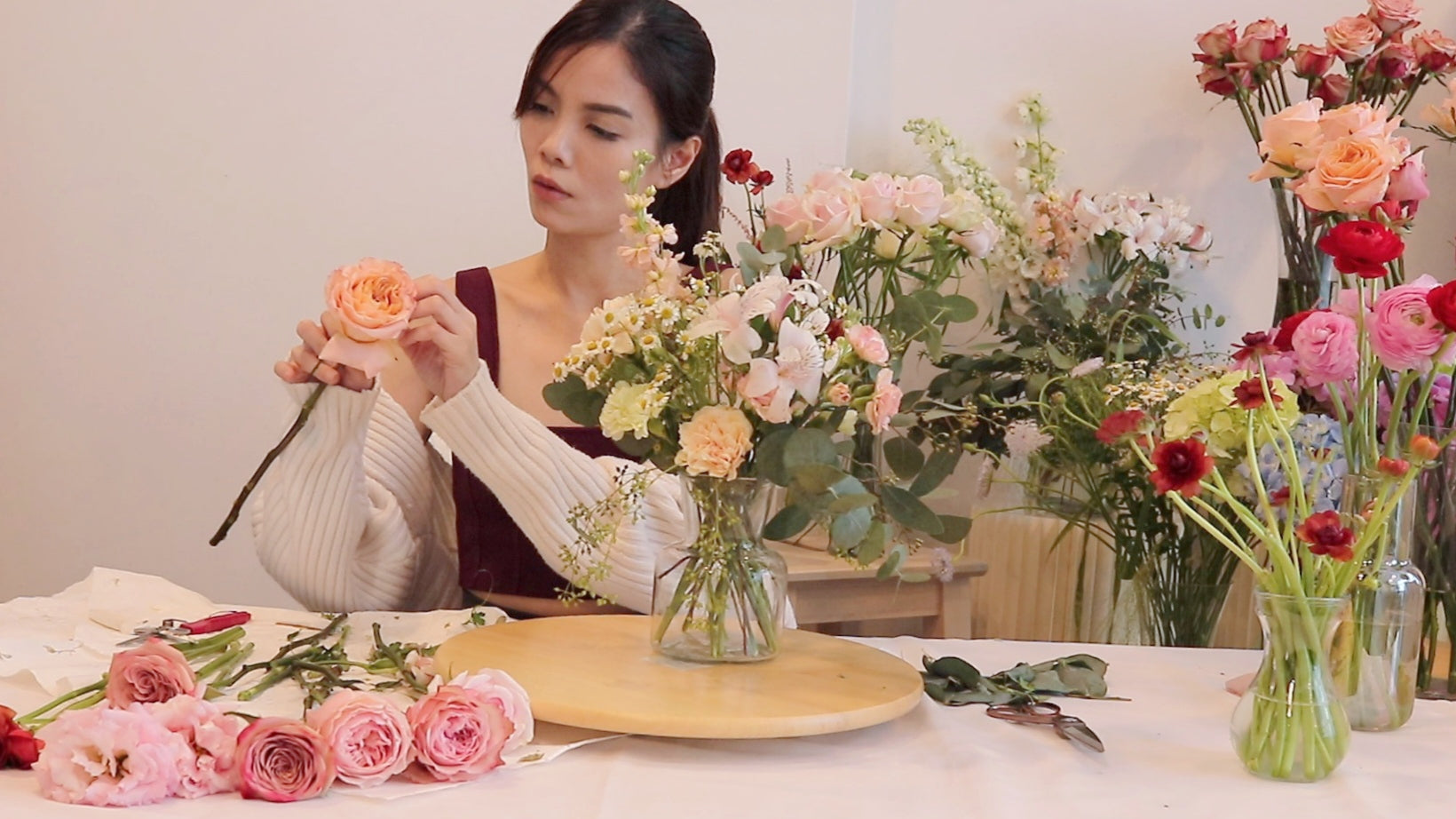 florist trainer demonstrating how to put together a vase arrangement